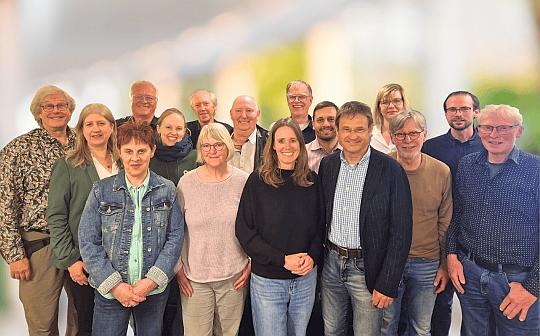 Eine Gruppe von Männern und Frauen, die bei der Kommunalwahl 2026 im Landkreis Oldenburg als Kandidierende für Bündnis90/Die Grünen für die Kreistagswahl antreten.